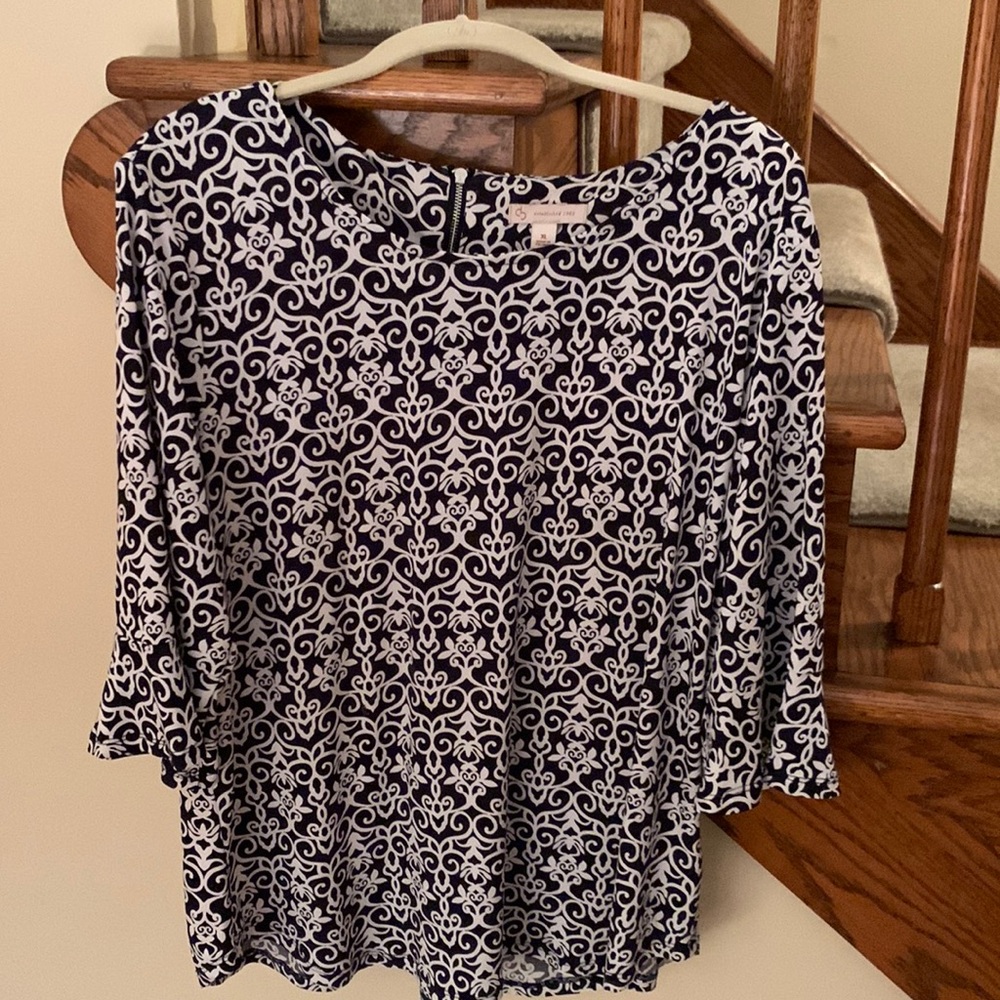 Navy/white top